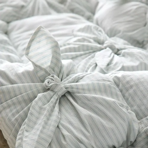 New Kai Yarn Dye Knotted Marshmallow Puff Blanket - Picture 2 of 4